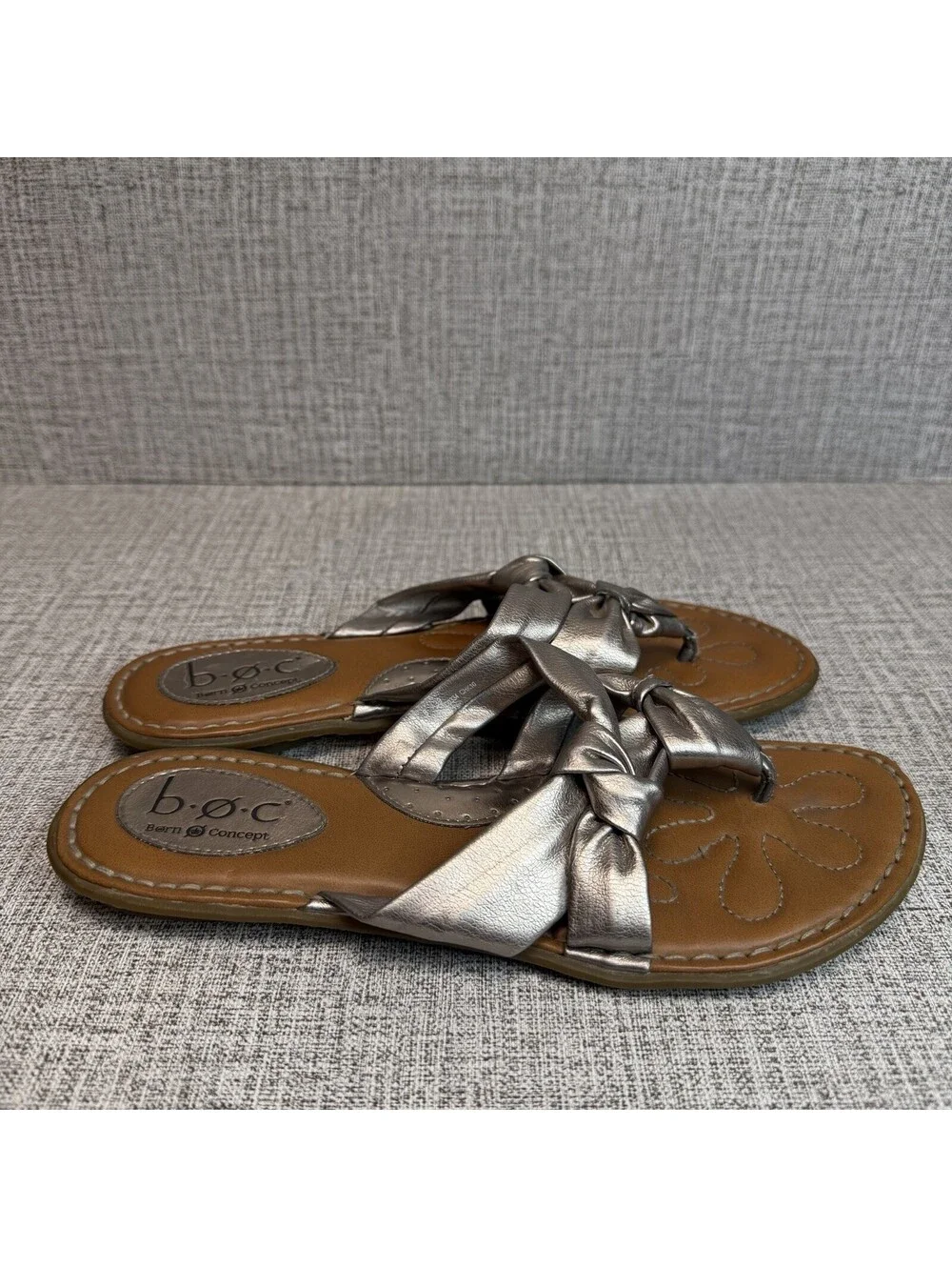 b.o.c. Born Concept Sandals Womens Sz 8 Pewter Metallic Knotted Thong Flip Flops